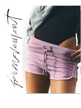 Free People Movement LIMITLESS FITTED SHORTS IN FADED MAUVE size Medium